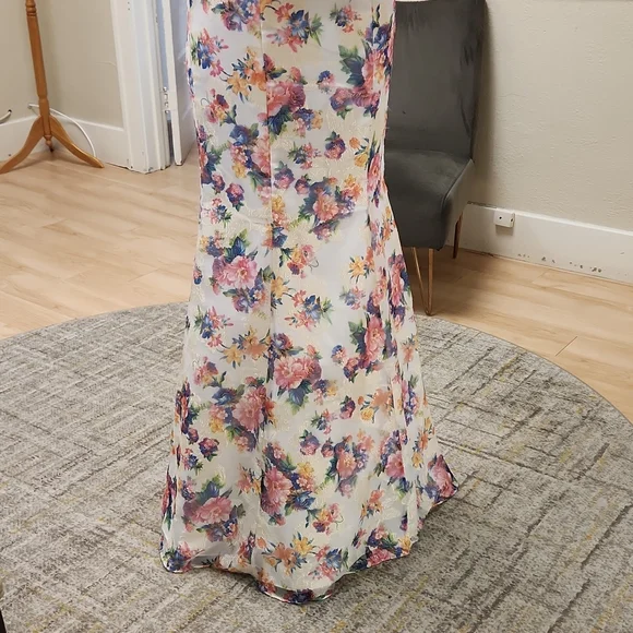 Size 4 to 6 (tag 6) two piece prom dress NWT white/floral design trumpet skirt - Picture 11 of 12